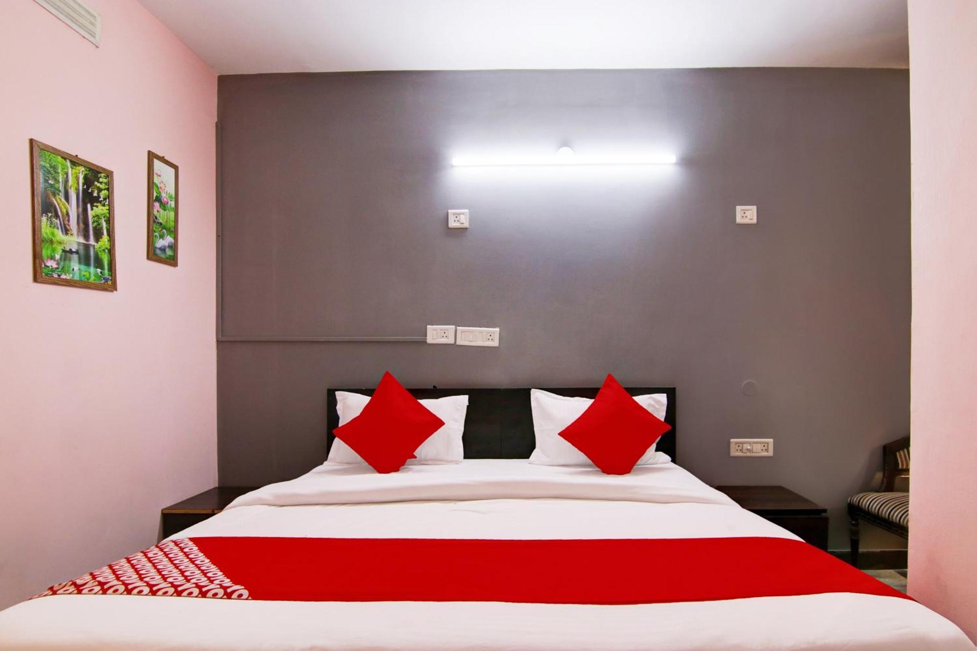 Hotel O Manya Stay New Delhi Bagian luar foto