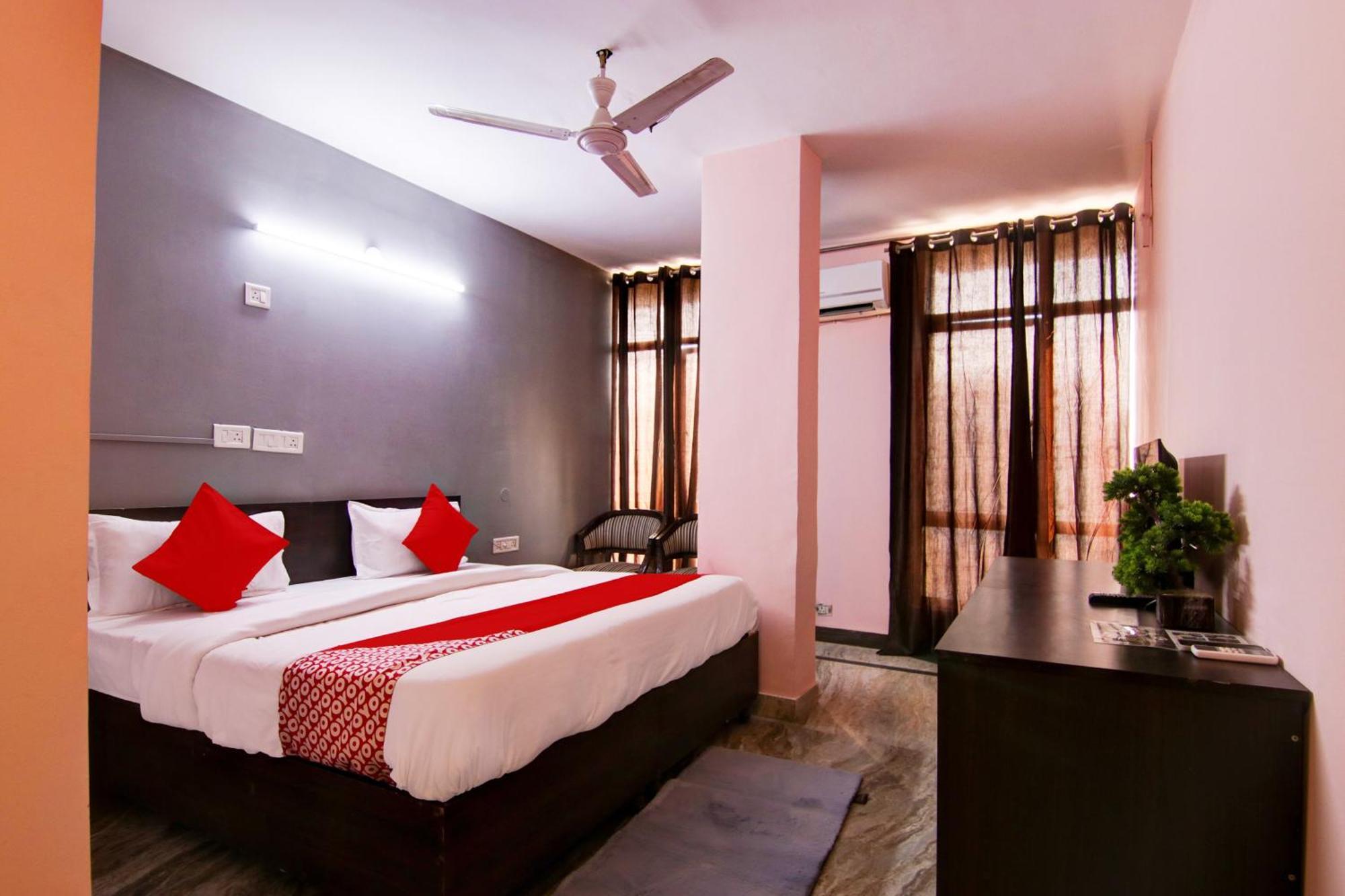 Hotel O Manya Stay New Delhi Bagian luar foto