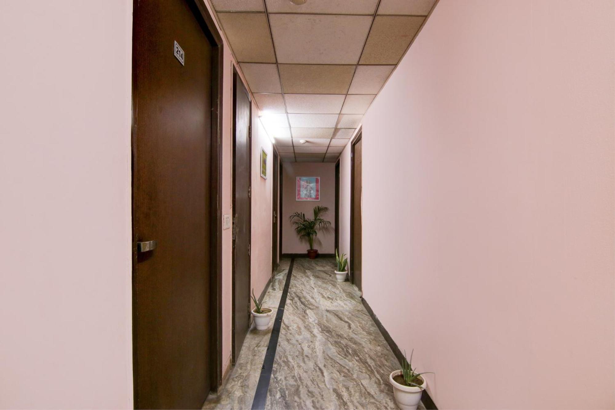 Hotel O Manya Stay New Delhi Bagian luar foto